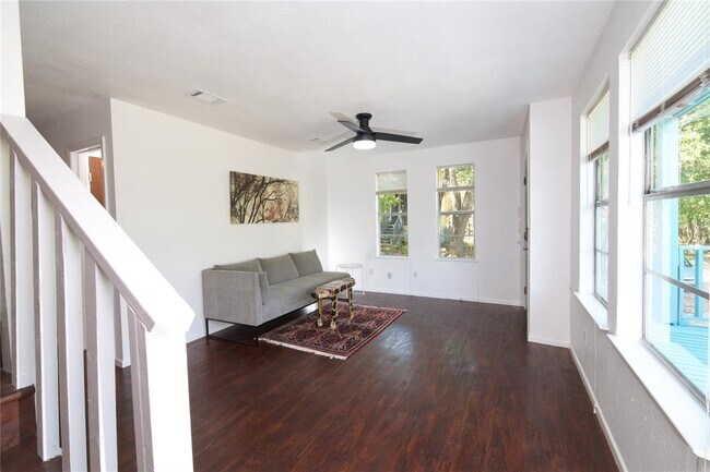 Foto del edificio - 833 Old Ranch Rd 12