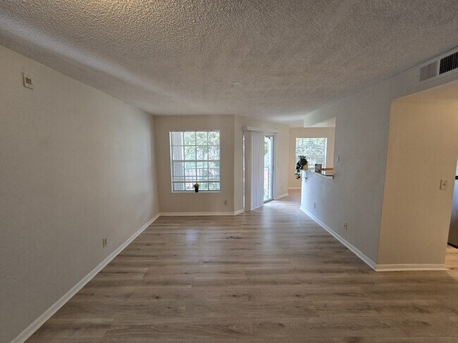 Foto del edificio - Charming 1 Bed 1 Bath in I District of Orl...