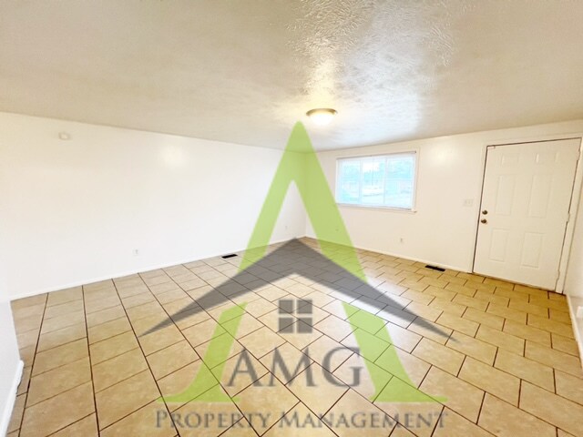 Foto del edificio - 9859 Strathmore Ct