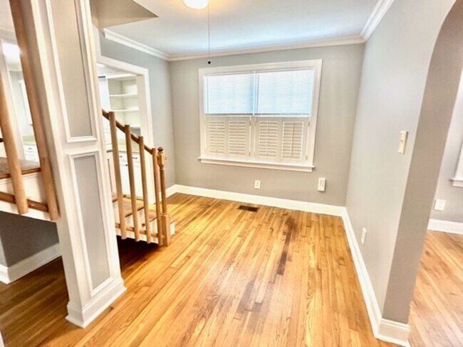 Foto del edificio - Open House, Wednesday, May 21, 2025 1 PM t...