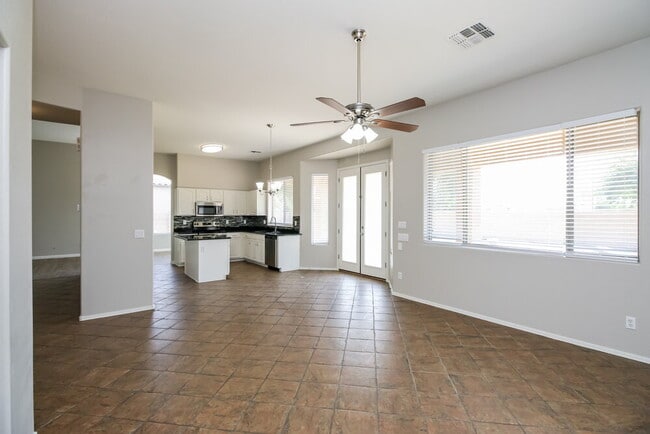 Building Photo - 4091 E Carriage Way