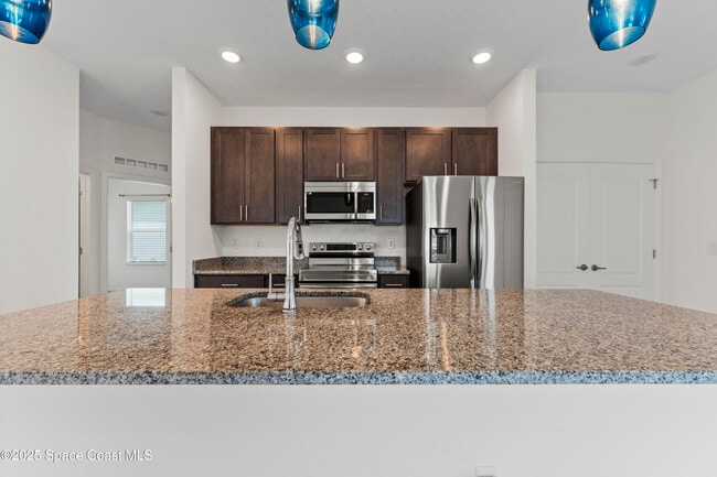 Building Photo - 1037 Canfield Cir
