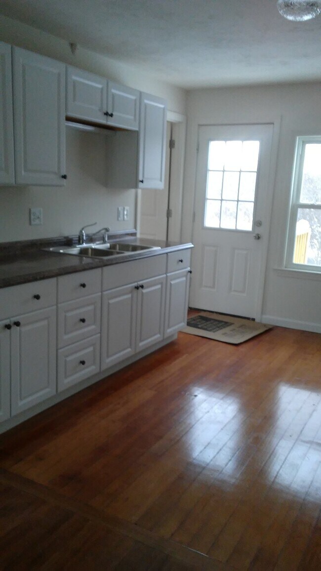 Foto del edificio - 588 Hartford Ave W