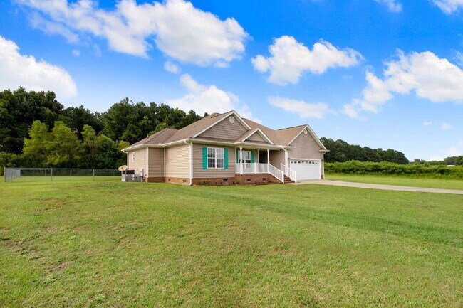 Foto del edificio - ADORABLE 3 BR | 2 BA Home in Goldsboro *Lawn Care Included!*