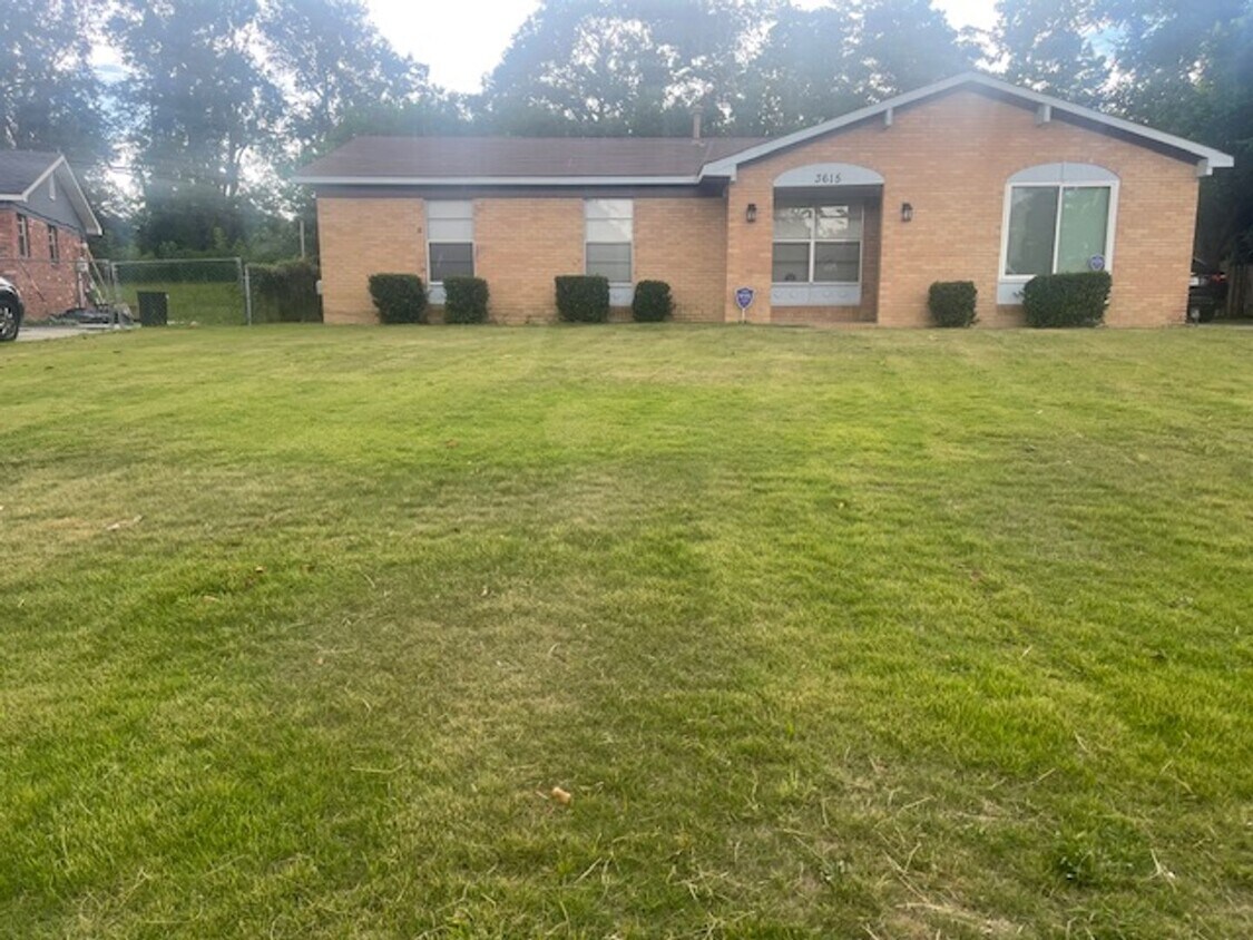 Foto principal - 3519 Goldfinch Drive
