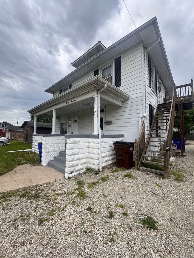 Building Photo - 1117 N B St.