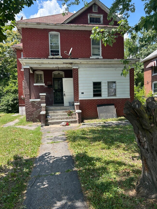 Building Photo - 563 N 24th St