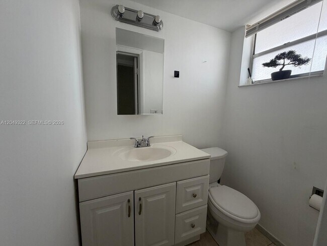 Foto del edificio - 1333 E Hallandale Beach Blvd