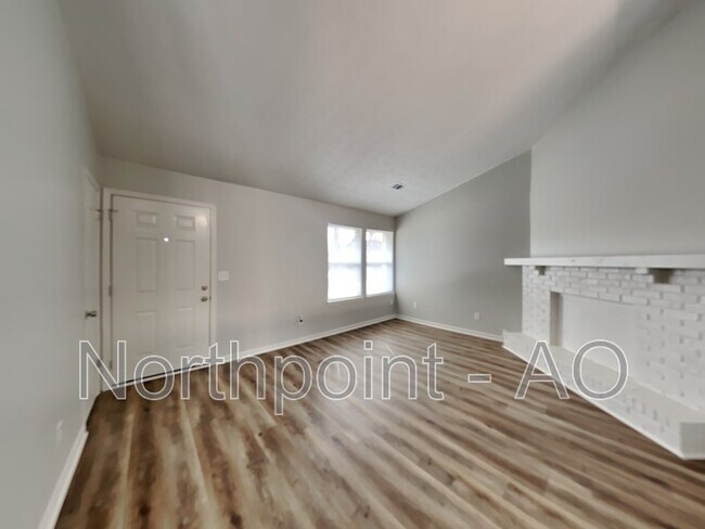 Building Photo - 2443 Leslie Brook Dr