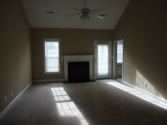 Building Photo - 2556 Knob Hill Drive