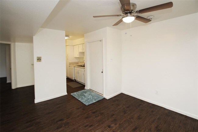 Foto del edificio - 8427 Hearth Dr