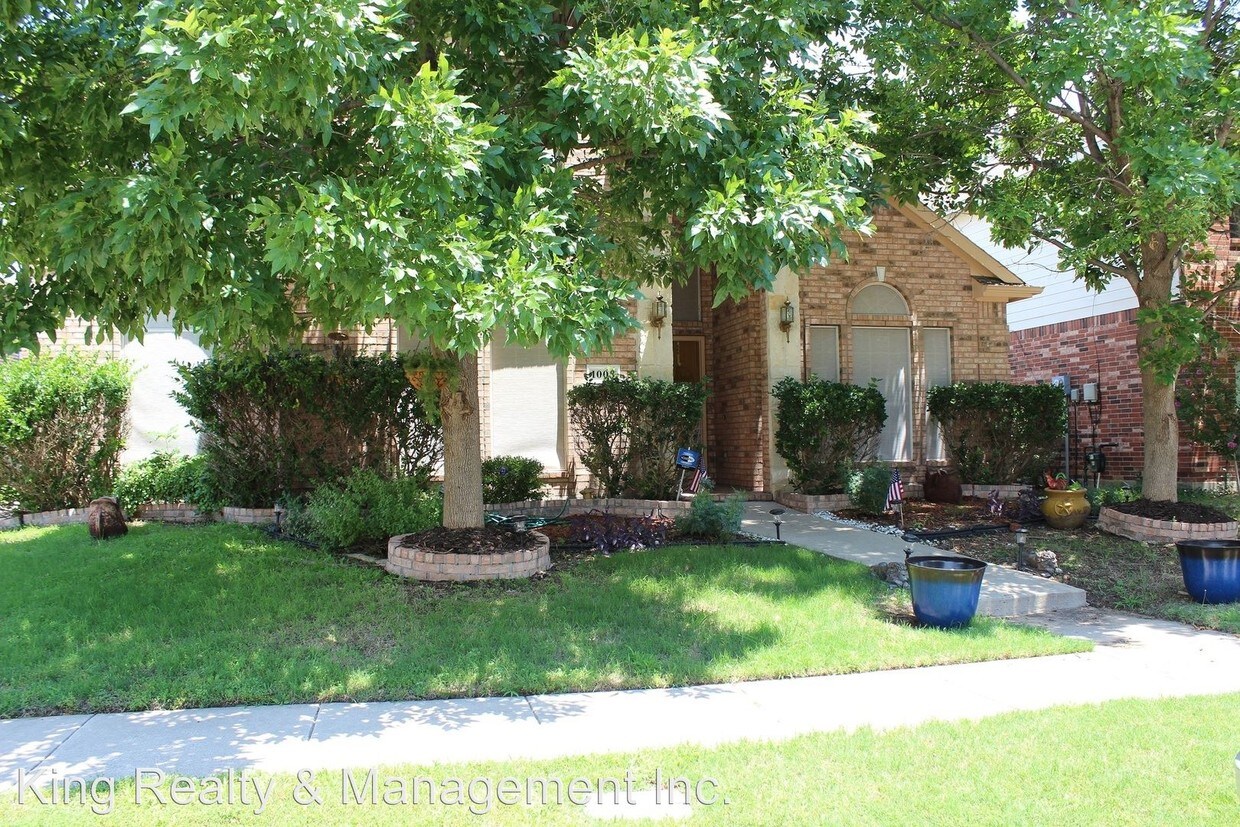 Primary Photo - 1003 Redbud Dr