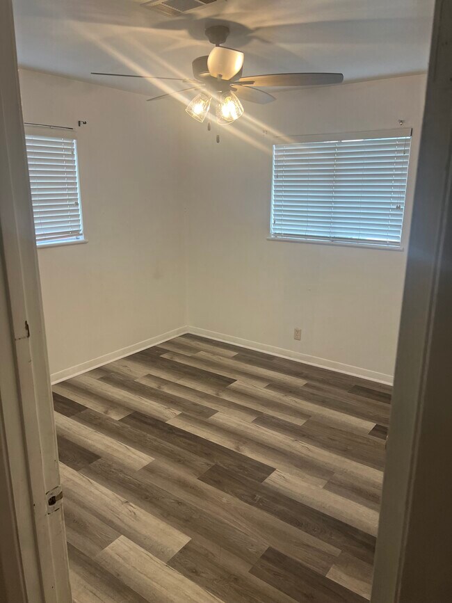 Building Photo - 3429 Bowling Ln