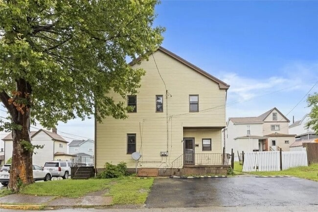 Building Photo - 149 Frank St
