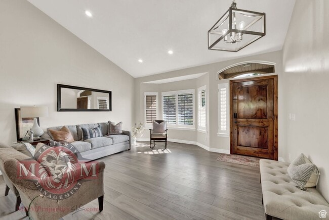Photo - 1693 E Crimson Oak Dr House