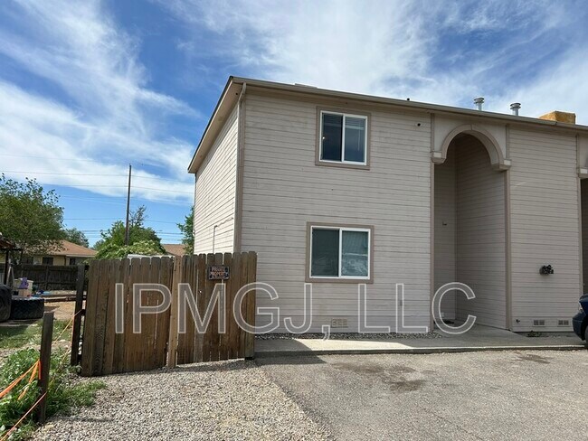 Foto del edificio - 2867 Pinyon Ave