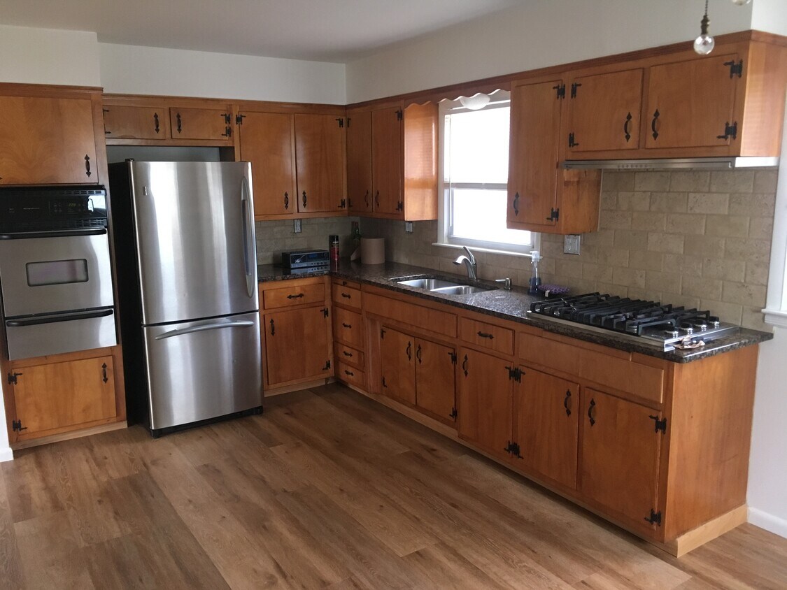 Primary Photo - 540 N Wagner Ave