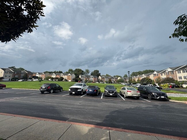 Building Photo - Taylor Spring Townhouse With Garage and Basement