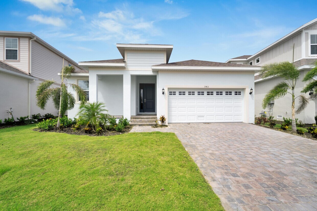 Delightful Entry - 943 Signet Dr