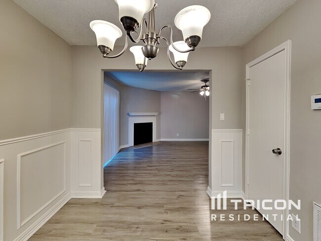 Foto del edificio - 1407 Woodfern Dr