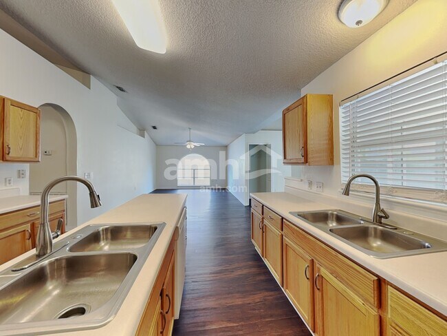 Foto del edificio - 5528 Cougar Park Ct