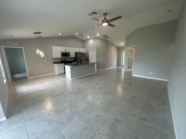 Building Photo - 3 Bedroom + Den - 2 Bathroom- NW Cape Coral