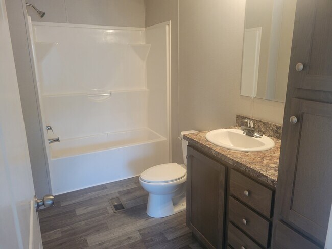 Foto del edificio - 9072 Windward Dr