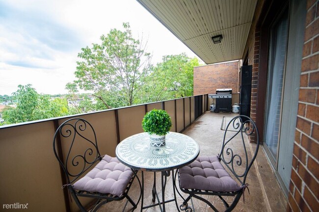 Foto del edificio - 2 br, 2 bath Condo - 9244 Gross Point Rd
