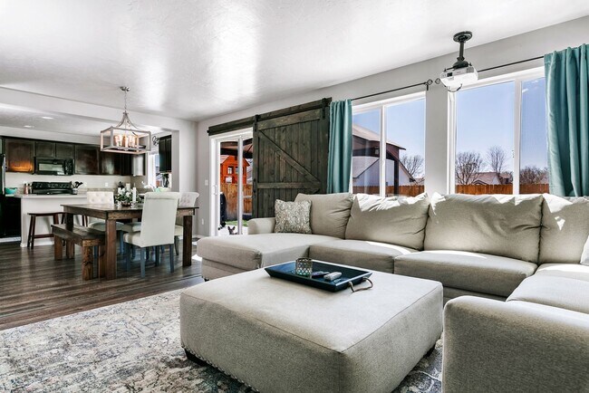 Foto del edificio - 4bd/2.5ba Home Near the Marketplace Nampa ...