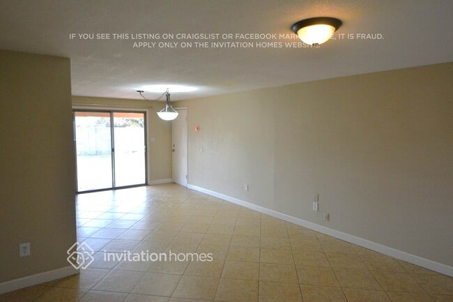 Building Photo - 3643 E Surrey Ave