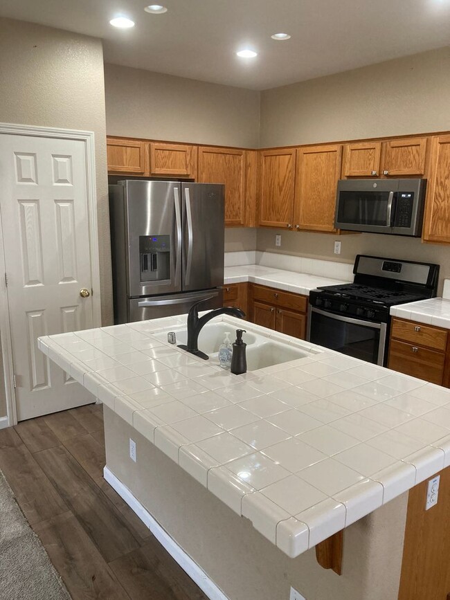 Building Photo - Beautiful Home, Available Now & Just Reduced