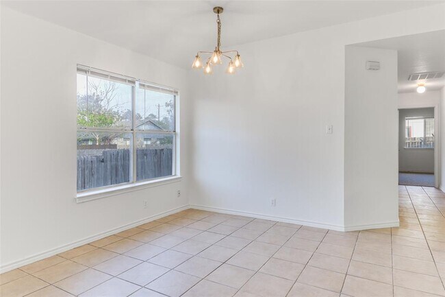 Foto del edificio - 300 Tamara Dr