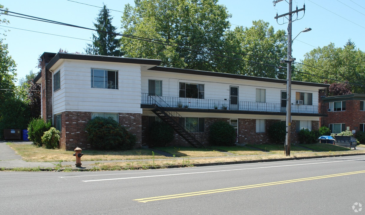 Primary Photo - 7114-7124 NE Tillamook St