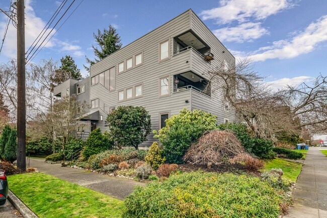 Foto del edificio - Large 2 Bedroom in Queen Anne * Utilities/...