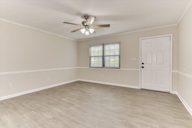 Building Photo - 204-1/2 W Buena Vista Ave