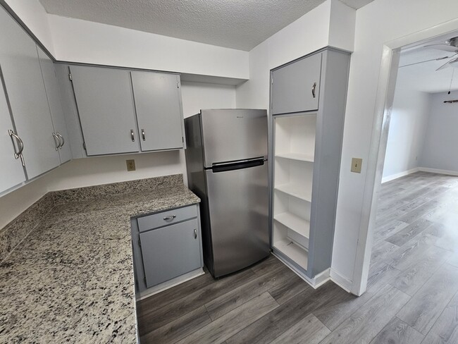Building Photo - Remodeled High Rise in Forest Acres