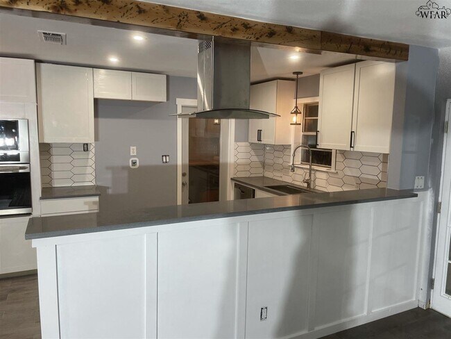 Foto del edificio - 4705 Reginald Dr