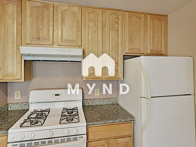Building Photo - 592 59th St Apt 4