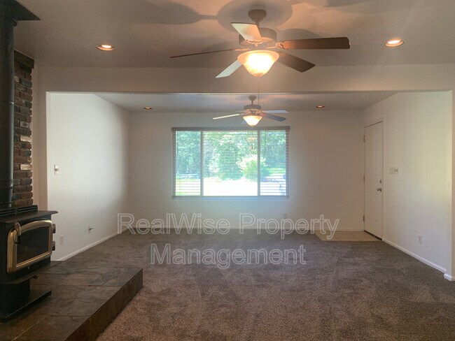 Building Photo - 4071 Woodland Park Rd