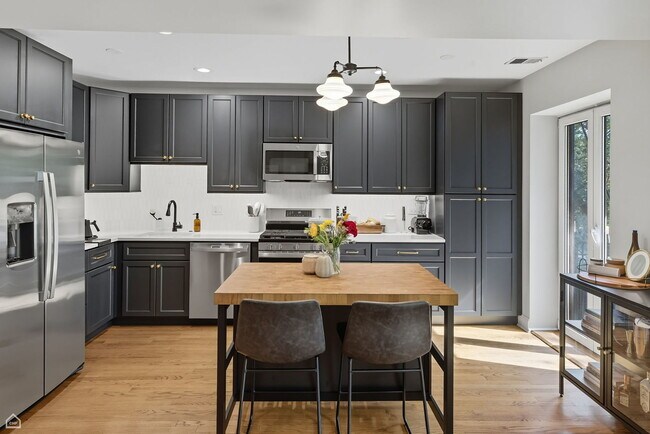 Foto del edificio - 1210 W Roscoe St