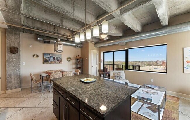 Foto del edificio - Contemporary Unit with High-End Features