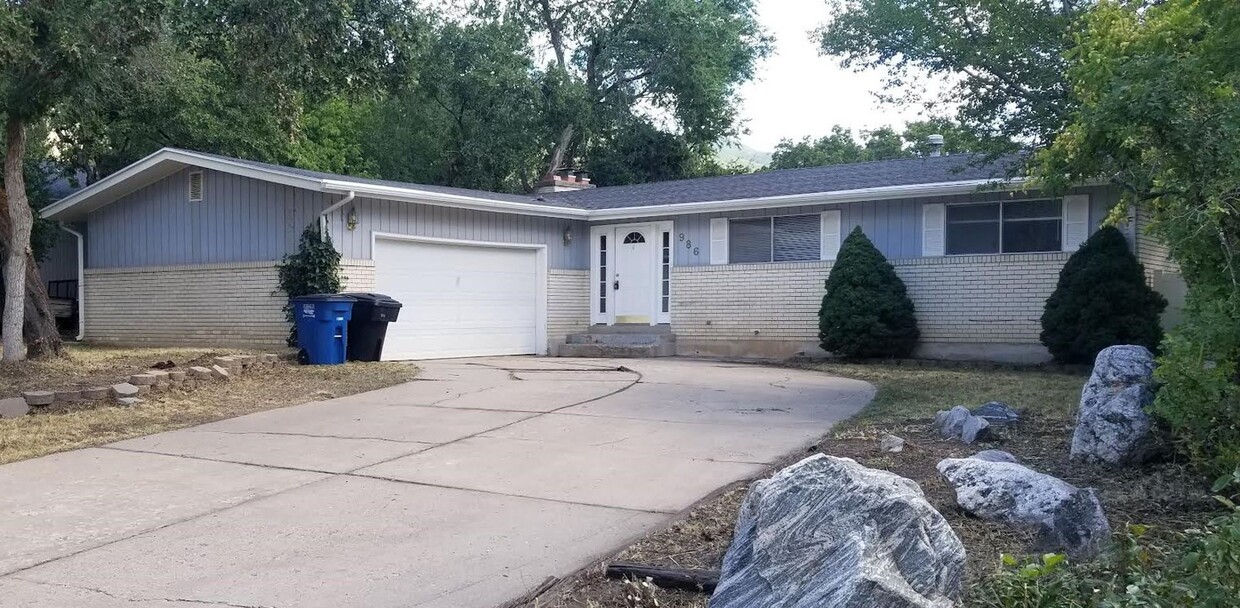 Primary Photo - 5 Bedroom Home for Rent in Kaysville