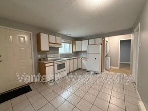 Building Photo - 255-255 Nickel Rd