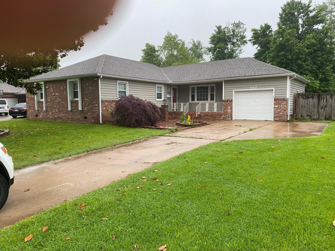 808 W 5th St, Pittsburg, KS 66762 House Rental in Pittsburg, KS