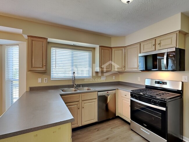 Building Photo - 725 Kent Cir