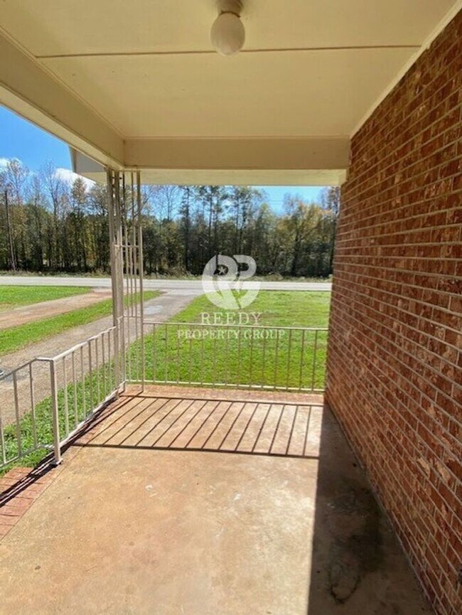 Foto del edificio - 2 bed / 1 bath duplex with OPEN floor plan