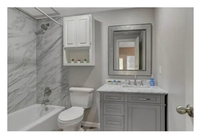 Baño - 2116 Tanglewood Blvd