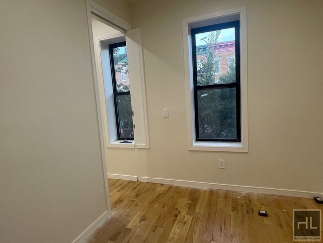 Foto del edificio - Rogers Avenue 3 Bedroom, 2 bathroom