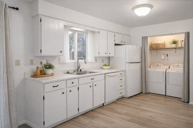 Building Photo - Cozy 2 bedroom with HUGE backyard!