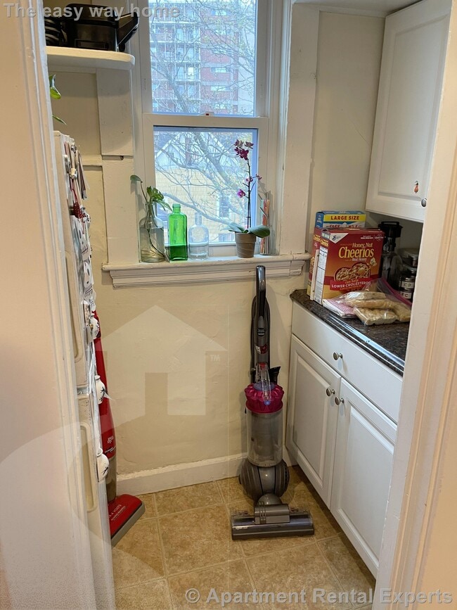 Foto del edificio - 18 Sanborn Ave